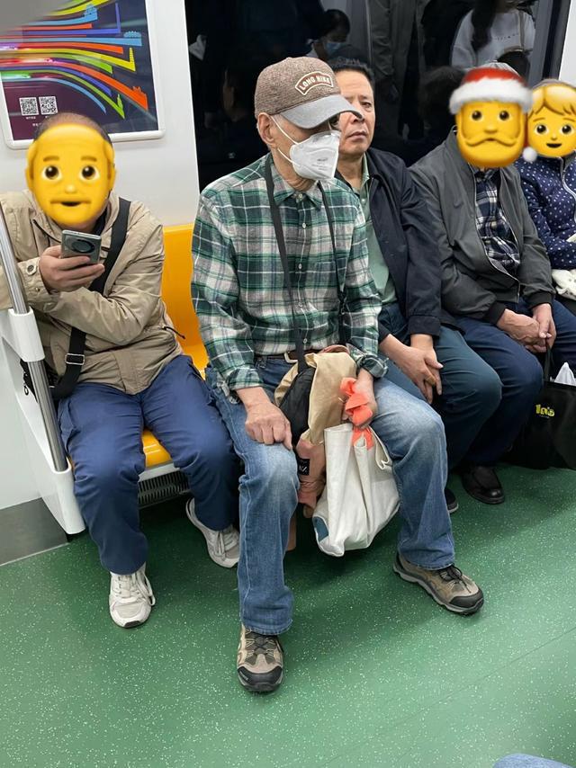 被“杭州地铁爷爷”圈粉了！发不染黑、衣不扮嫩却个个洋气高级(图8)