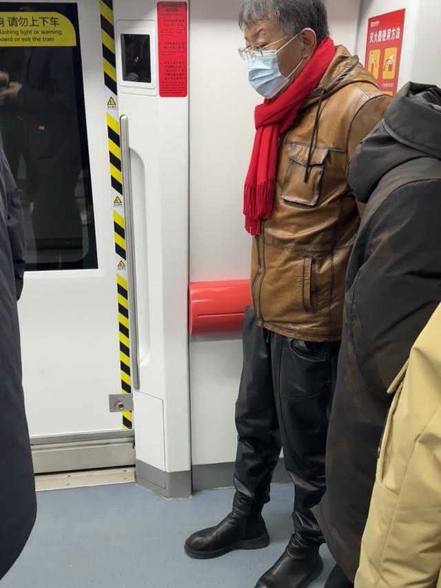 被“杭州地铁爷爷”圈粉了！发不染黑、衣不扮嫩却个个洋气高级(图10)