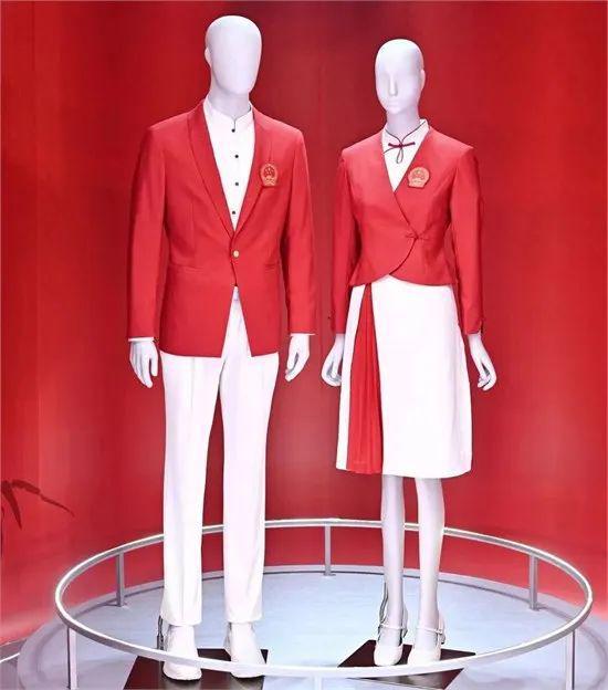 巴黎奥运开幕式上谁穿的衣服最吸睛？(图1)