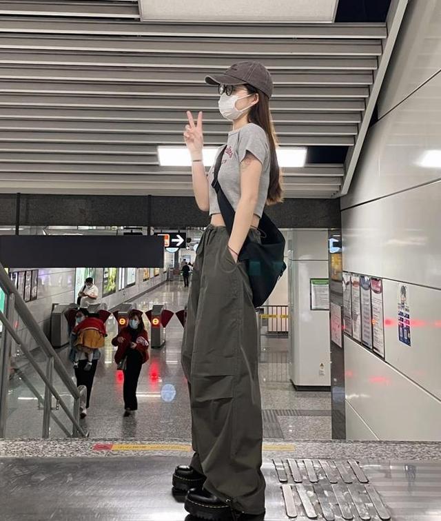 2024年春夏这4条裤子最流行！(图13)