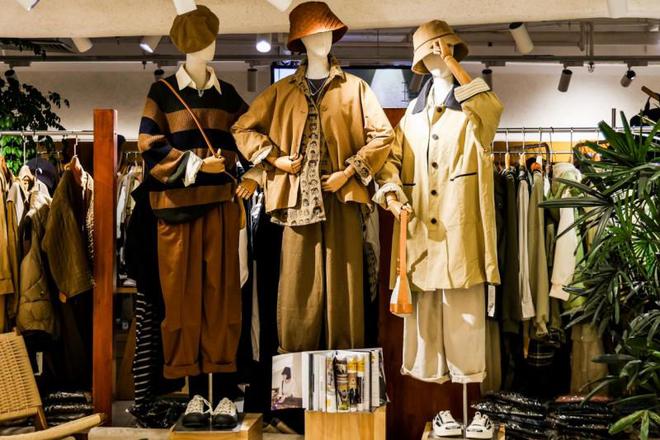 采购商的扫货圣地！8家品牌携新品亮相2024广州白马服装采购节(图1)