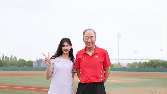 人红是非多！夏思凝运动裤长度遭网友吐槽：吴艳妮都没敢这么穿(图9)