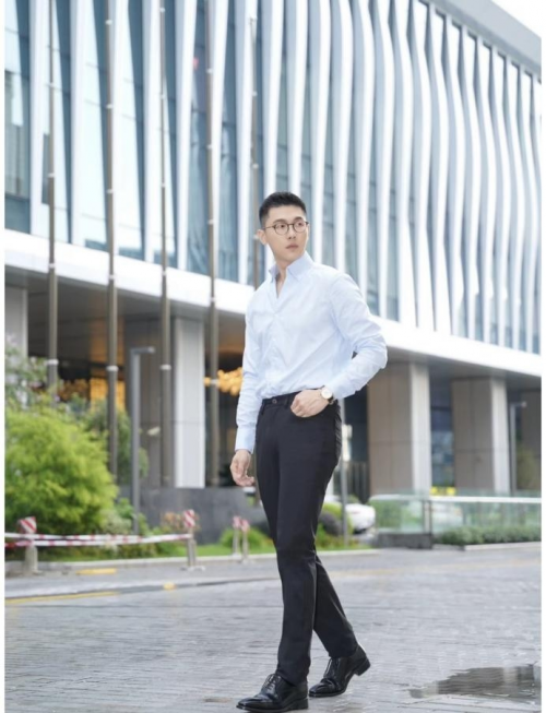 今年春夏季最火穿搭九牧王小黑裤为何成青年通勤标配?(图2)