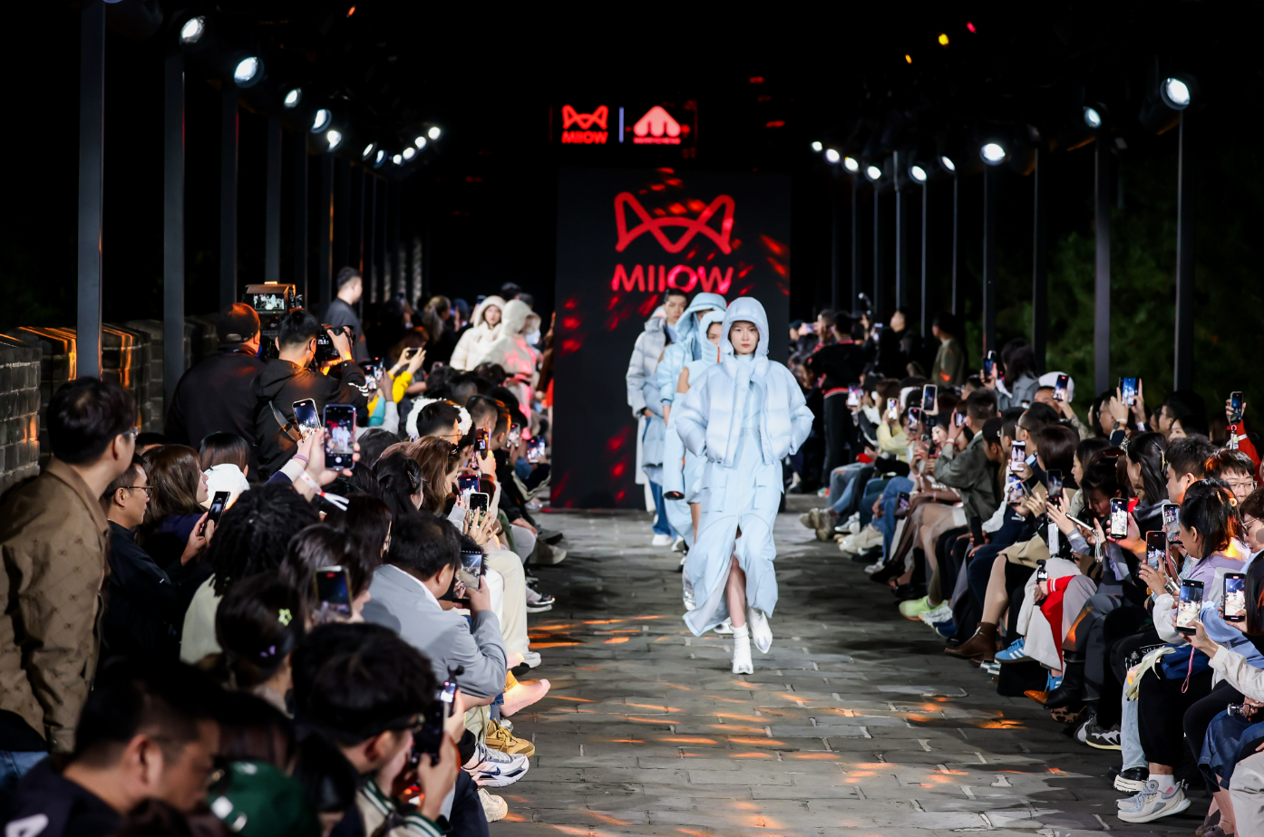 美力城全新发布高科技鹅绒服系列登顶长城科技织梦(图4)