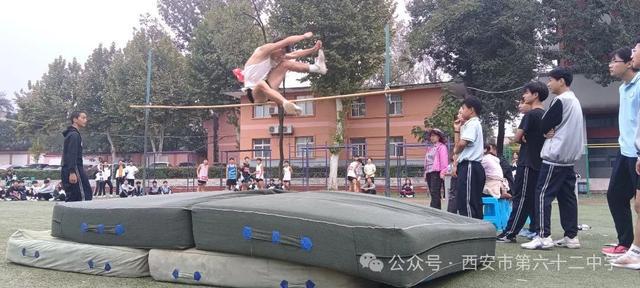 西安市第六十二中学圆满举办2024年秋季田径运动会(图9)