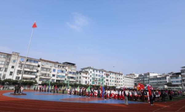 精彩启幕活力无限新昌县城关中学第47届运动会开幕了！(图2)