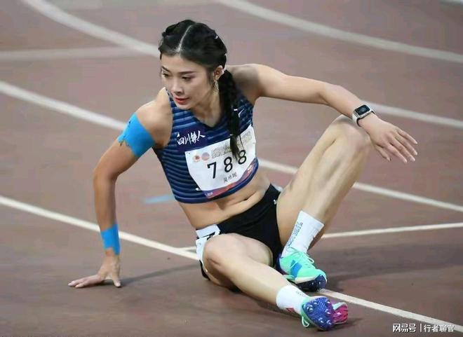 体坛美女夏思凝运动裤尺度大引争议着装画面曝光靓丽抢眼！(图2)