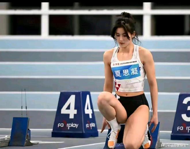 体坛美女夏思凝运动裤尺度大引争议着装画面曝光靓丽抢眼！(图3)