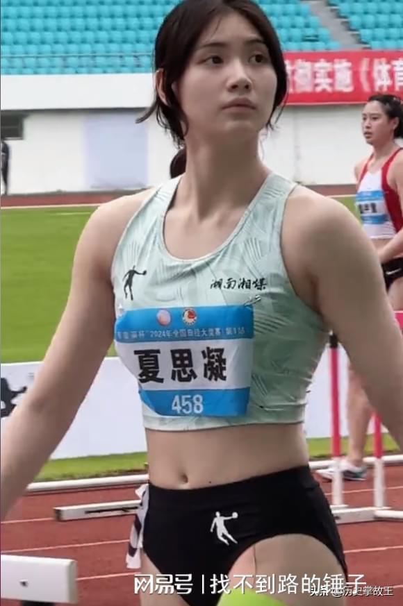 三角裤太窄也不换？夏思凝运动裤遭群嘲霸气跑出亚洲记录来证明(图12)