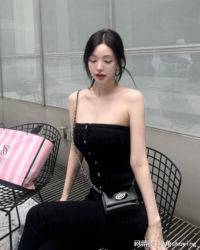 秋季休闲运动穿搭指南轻松塑造完美身姿(图1)