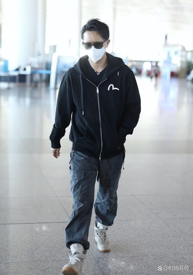 男人过了三十岁尽量少穿牛仔裤这三种裤子帅气又显气质(图6)