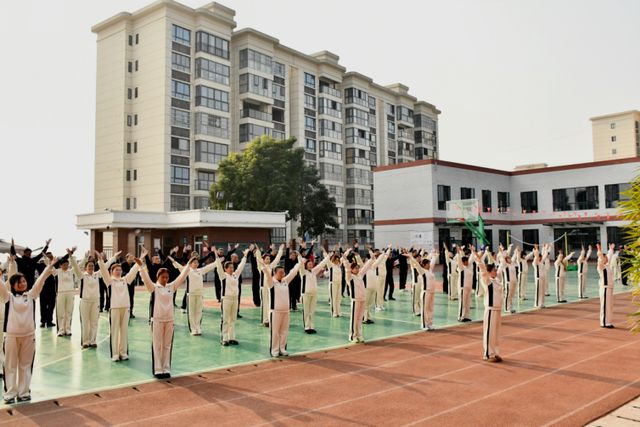 宜宾市一曼小学校举办2024年教职工冬季趣味运动会(图3)