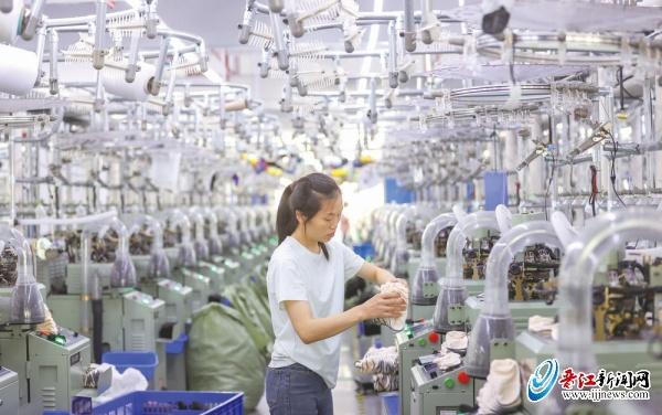 企业“链”上跃升土地“挤”出效益英林服饰一体化工业园走出赋能产业新路径(图1)