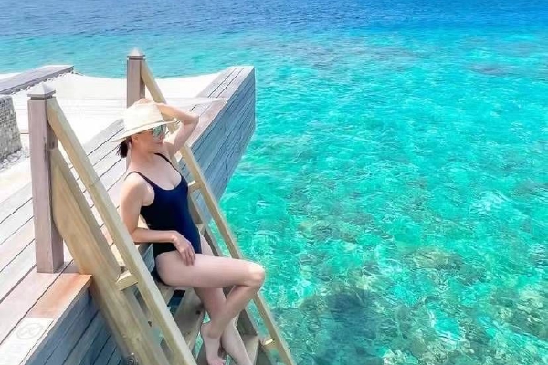 低头看镜子里的接合处(图3)