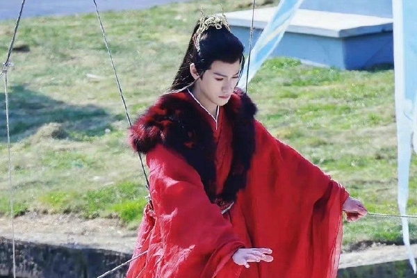 双胞胎姐妹花三飞翱翔天际奔放青春网友真是太美了赛(图1)