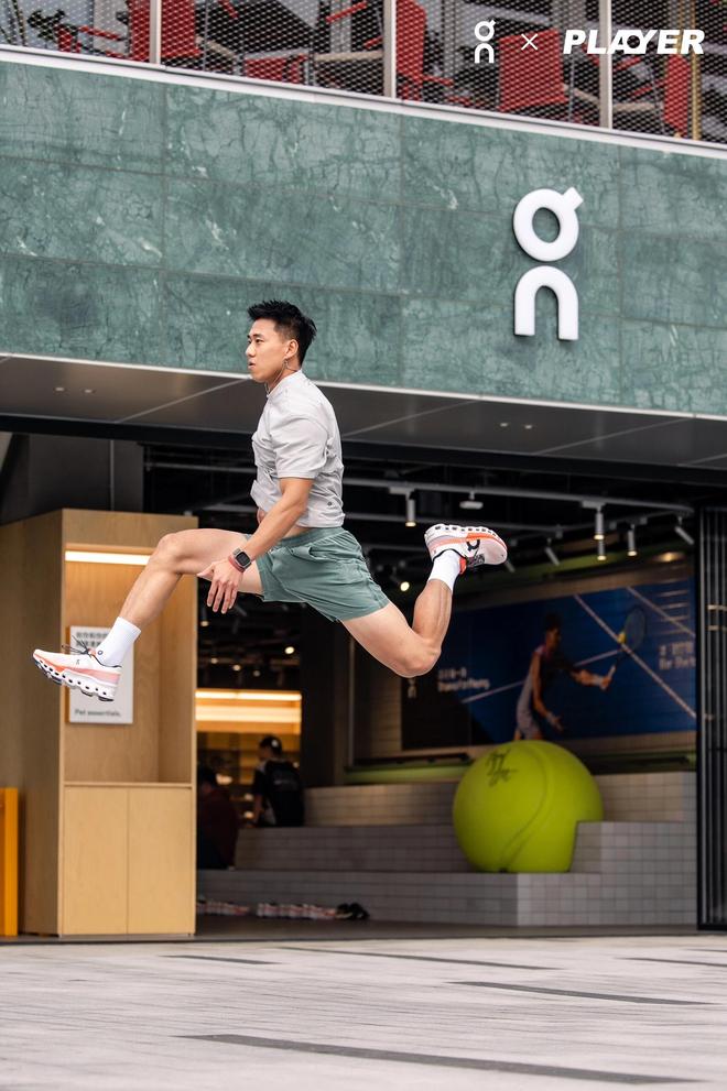今年火的“一塌糊涂”的4双鞋内行外行都穿比阿迪、nike时髦(图2)