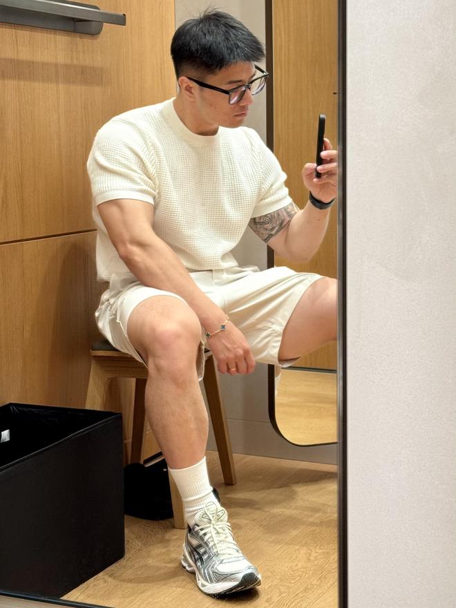 今年火的“一塌糊涂”的4双鞋内行外行都穿比阿迪、nike时髦(图16)