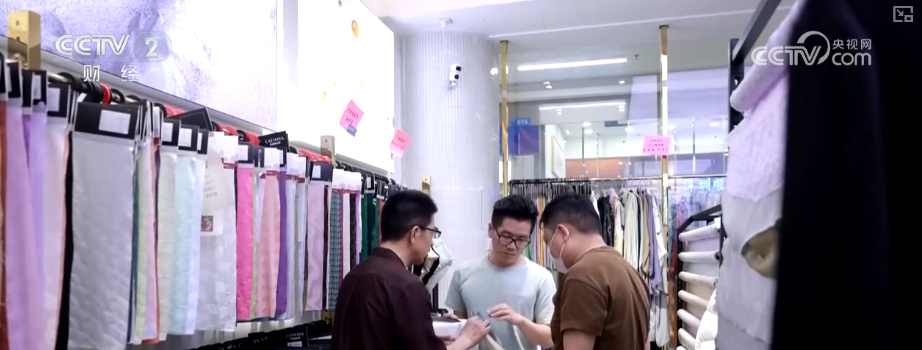 “科技+时尚”重塑消费者衣橱体验智能化提速“跑出”时尚经济新潜力(图7)