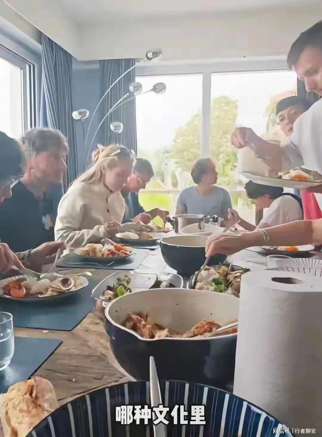 苏芒住丈夫的法国大别墅给丈夫家15口人做饭跟普通主妇没差别(图7)