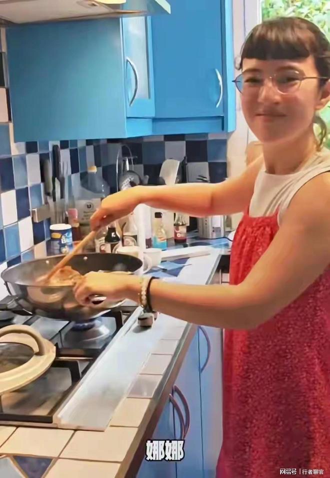 苏芒住丈夫的法国大别墅给丈夫家15口人做饭跟普通主妇没差别(图4)