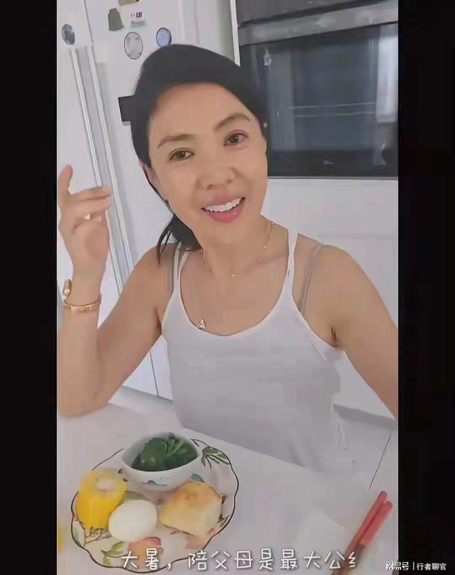 苏芒住丈夫的法国大别墅给丈夫家15口人做饭跟普通主妇没差别(图9)