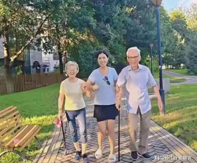 苏芒住丈夫的法国大别墅给丈夫家15口人做饭跟普通主妇没差别(图10)