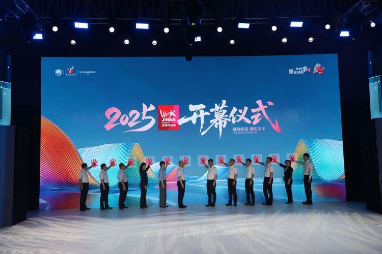 千年泉城作T台不止秀场狂欢_今日头条_大众网(图1)