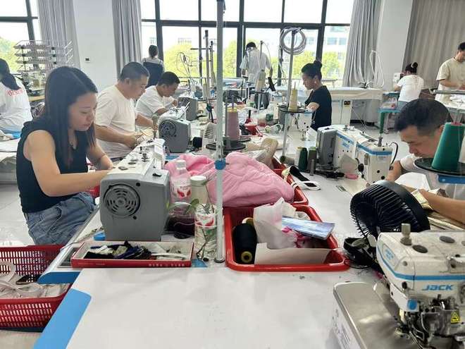 活力中国调研行 湖北天门：3年缘何吸引10万人返乡“做”服装(图2)