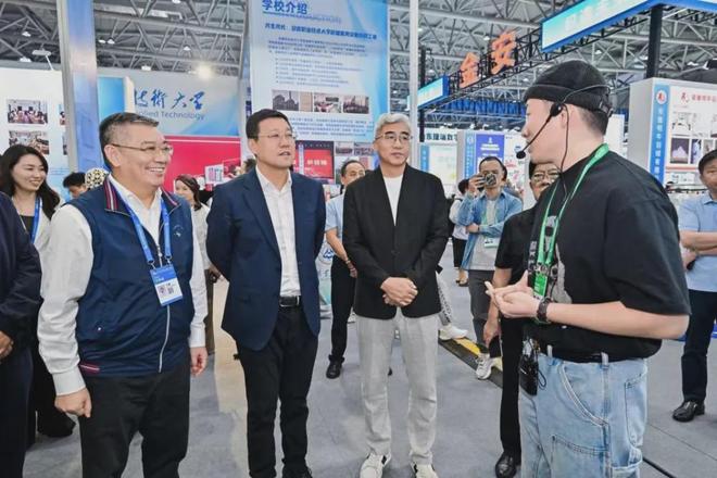 2025安徽纺织服装产业博览会：集群崛起、全链赋能解码皖纺高质量发展“进阶密码”(图1)