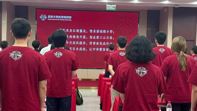 正式入学王楚钦获新身份谁注意同桌举动？反应太真实(图6)