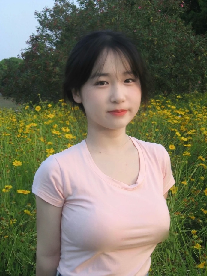 小女生叫小男生自己的坤坤照片(图1)