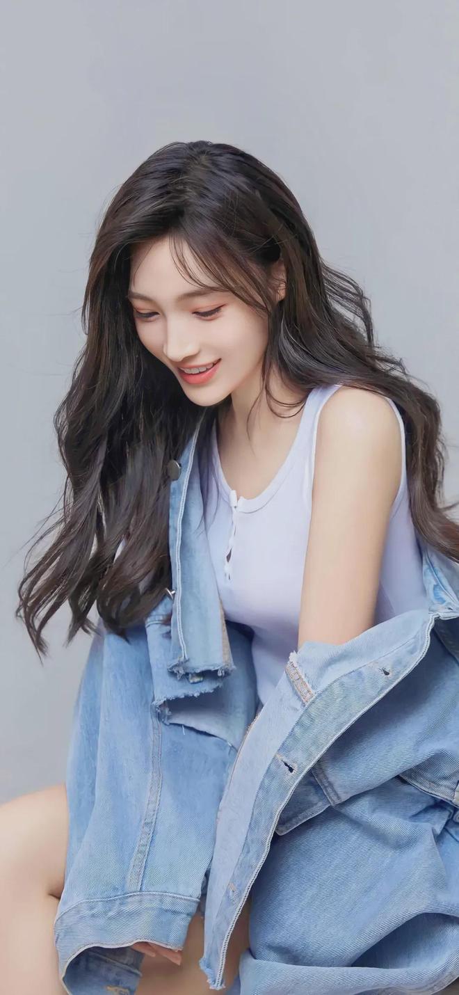 李晓婷不内穿裤坐公交车(图1)