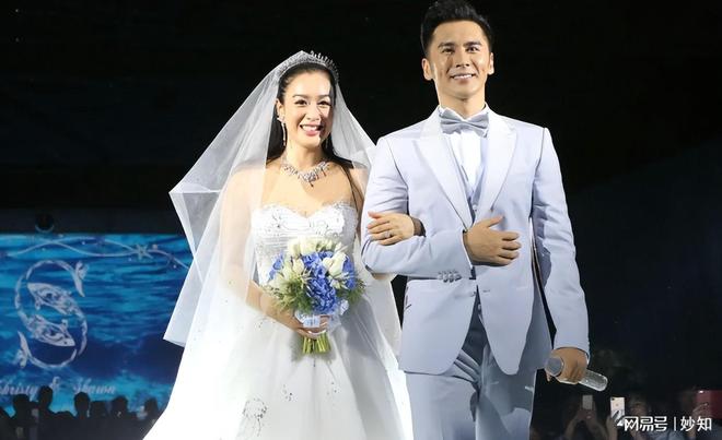 张伦硕夫妇罕现身！钟丽缇膀大腰圆像大妈被网友群嘲夫妻变母子(图3)