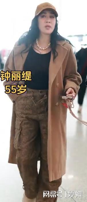 张伦硕夫妇罕现身！钟丽缇膀大腰圆像大妈被网友群嘲夫妻变母子(图6)