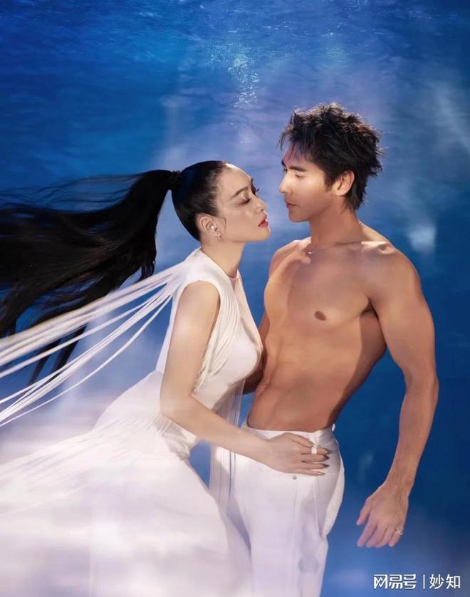 张伦硕夫妇罕现身！钟丽缇膀大腰圆像大妈被网友群嘲夫妻变母子(图13)