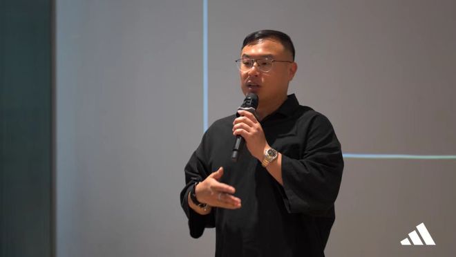 上海创意中心成立20周年阿迪达斯以本地化思路“再造三条纹”｜最前线(图2)