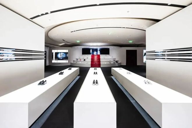 阿迪达斯秀出“三重力量”(图2)