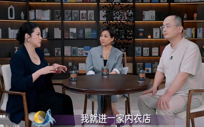 颜丙燕小20岁男友正脸曝光185cm身高像男模打耳钉一直牵着她(图13)