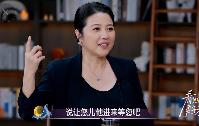 颜丙燕小20岁男友正脸曝光185cm身高像男模打耳钉一直牵着她(图14)