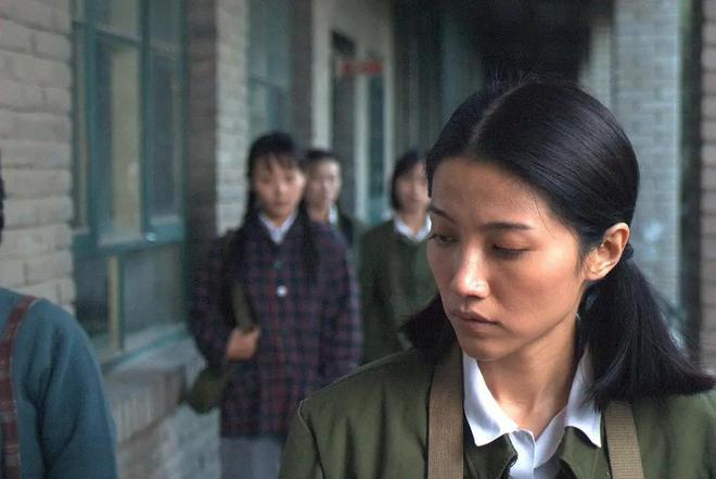 颜丙燕小20岁男友正脸曝光185cm身高像男模打耳钉一直牵着她(图19)