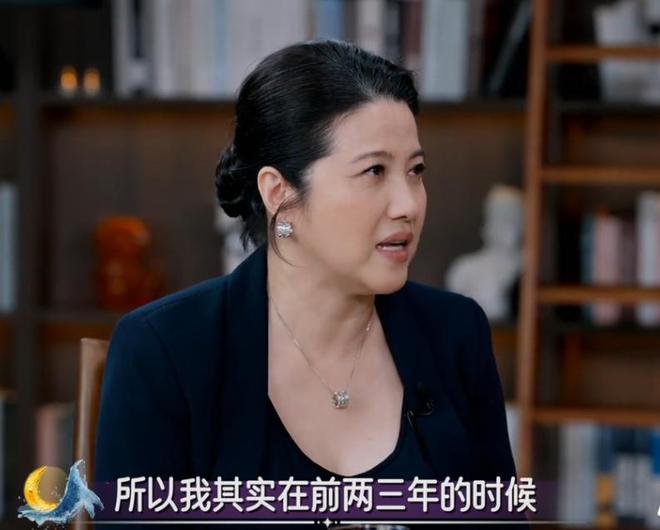 颜丙燕小20岁男友正脸曝光185cm身高像男模打耳钉一直牵着她(图22)