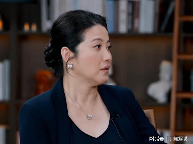 颜丙燕新男友曝光身高185cm帅气的他打耳钉牵她逛街(图13)