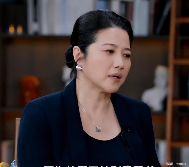 颜丙燕新男友曝光身高185cm帅气的他打耳钉牵她逛街(图9)