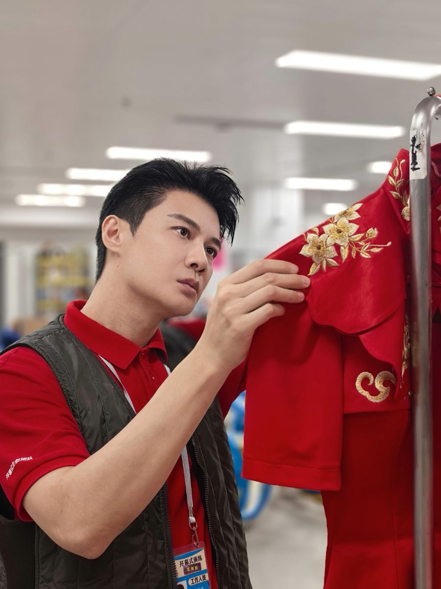 21专访丨阳东霖：四千套十五运开幕式服装流动的岭南文化史(图1)