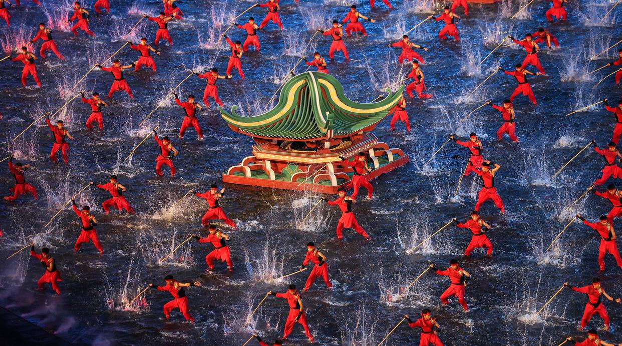 21专访丨阳东霖：四千套十五运开幕式服装流动的岭南文化史(图3)