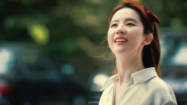 刘亦菲做美容被偶遇穿八万大衣拎两万包护理结束皮肤白到发光(图13)