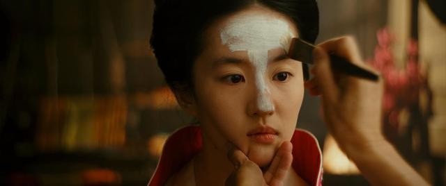 刘亦菲做美容被偶遇穿八万大衣拎两万包护理结束皮肤白到发光(图6)