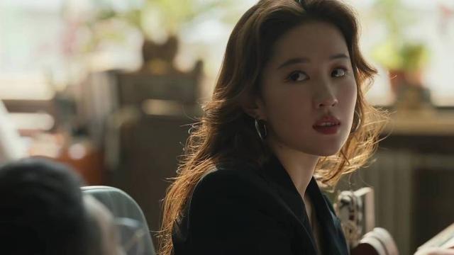 刘亦菲做美容被偶遇穿八万大衣拎两万包护理结束皮肤白到发光(图16)