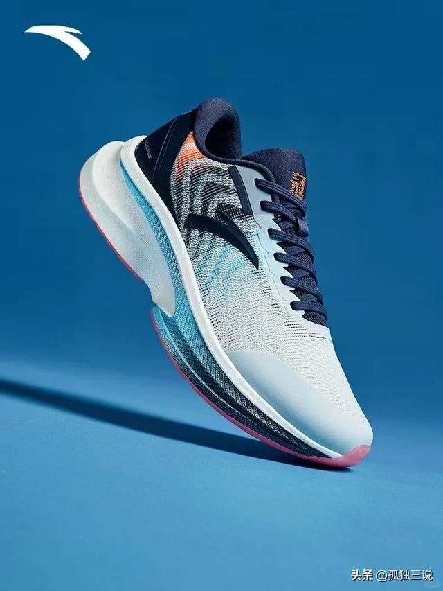 碾压耐克阿迪!今年卖最火的10双运动鞋国货霸榜了!(图2)