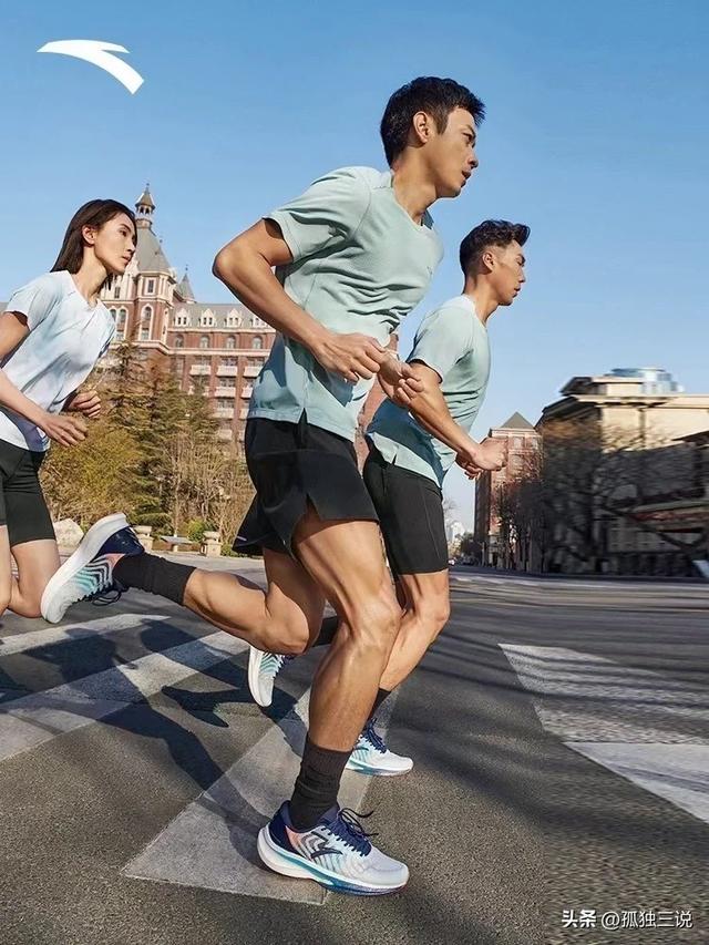 碾压耐克阿迪!今年卖最火的10双运动鞋国货霸榜了!(图3)